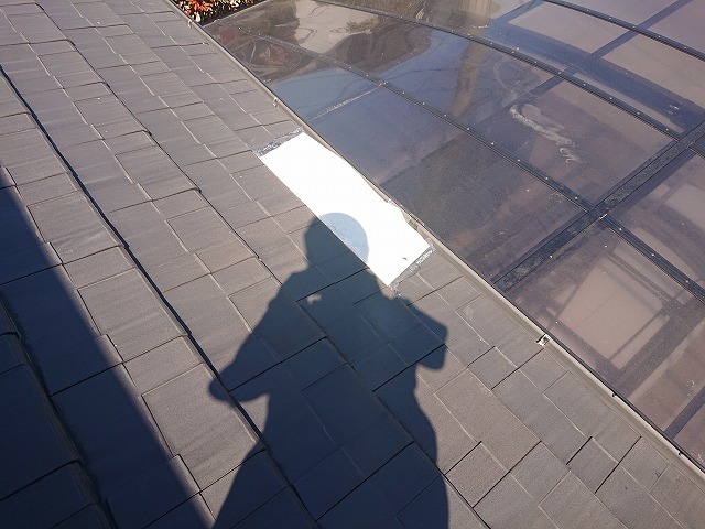 雨養生が施された瓦